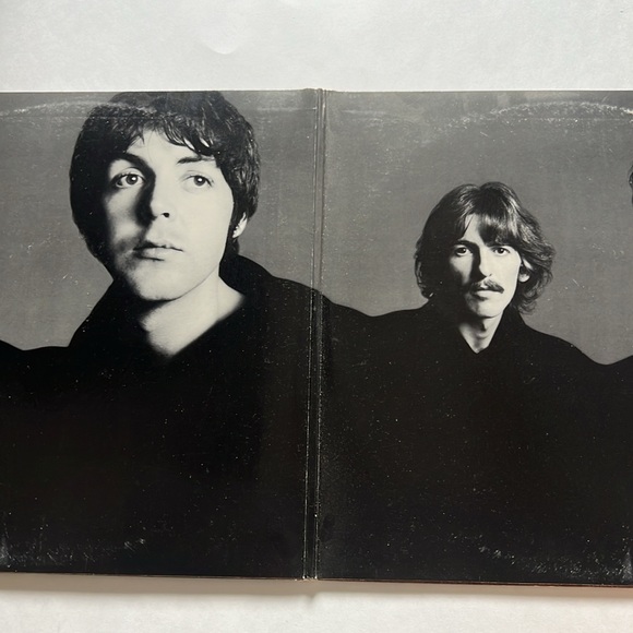 The Beatles - Love songs - double LP vintage vinyl record condition is G+ - Picture 3 of 10